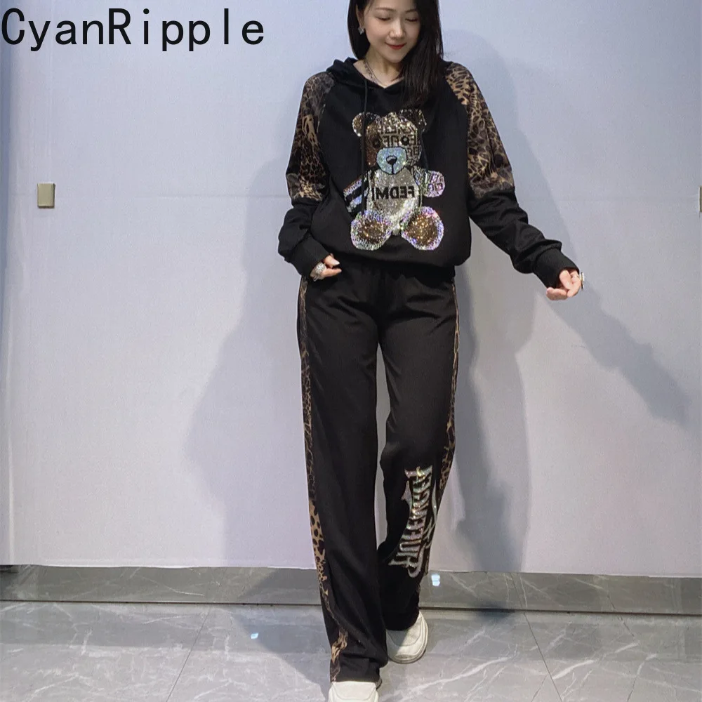 

Fashionable Women Two-piece Set Leopard Splicing Hot Diamonds Hooded Pullover Top + Elastic Waist Casual Straight Pants Suits