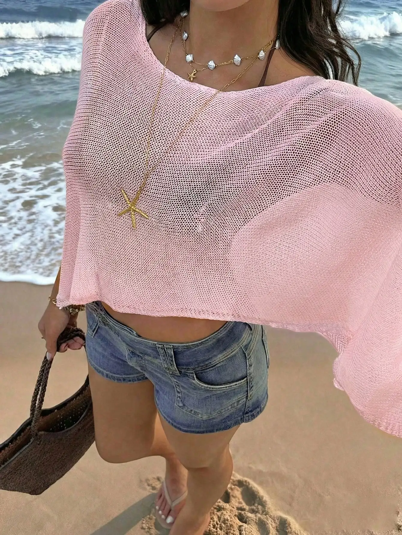 

Розовый прозрачный вязаный топ-накидка свободного кроя с асимметричным подолом для пляжного отдыха в богемном стиле