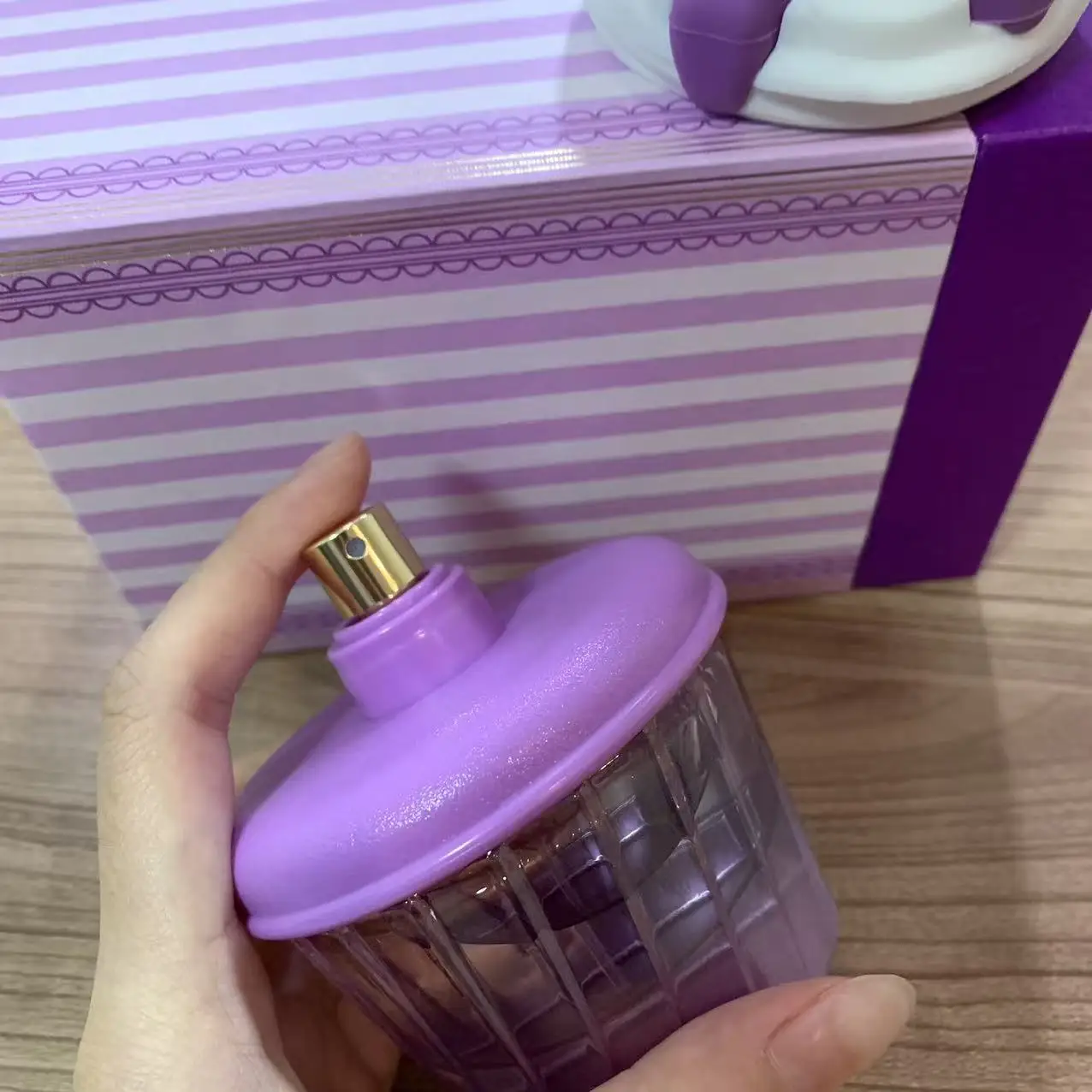 La'ttafa Mal’low Madn’ess، العطر بالفواكه والحلوة، والزجاجة على شكل كوب آيس كريم أرجواني، #1