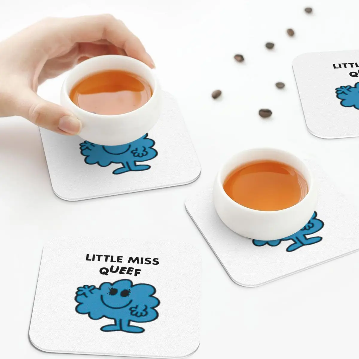 

Подставки Little Miss Queef, кожаные салфетки, водонепроницаемые изоляционные кофейные коврики для дома, кухни, обеденные подушечки, набор из 4 шт.