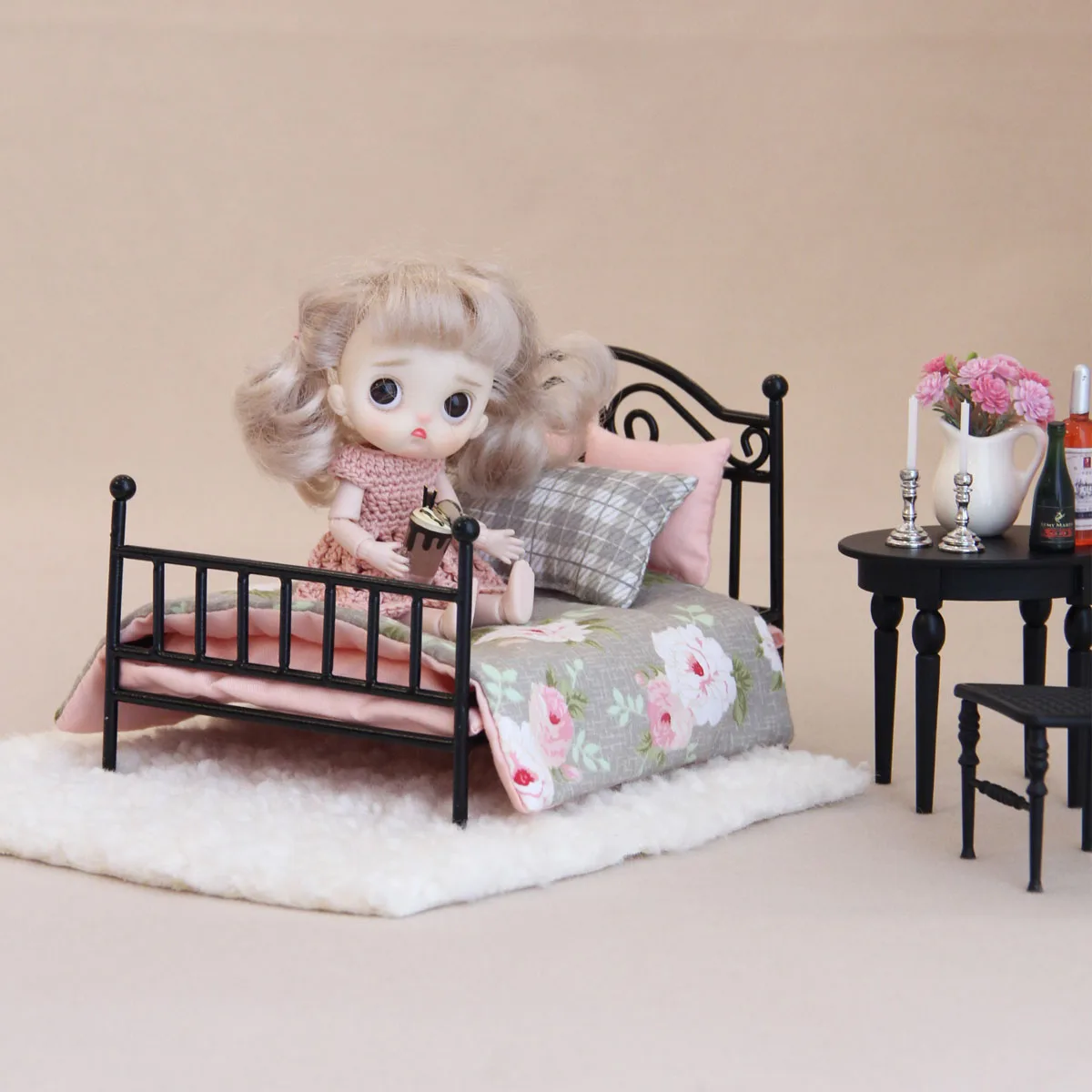 1:8-1:12 miniature furniture L-16cm iron bed with 3-piece bedding set and bed curtain suitable for mini house decoration view 6