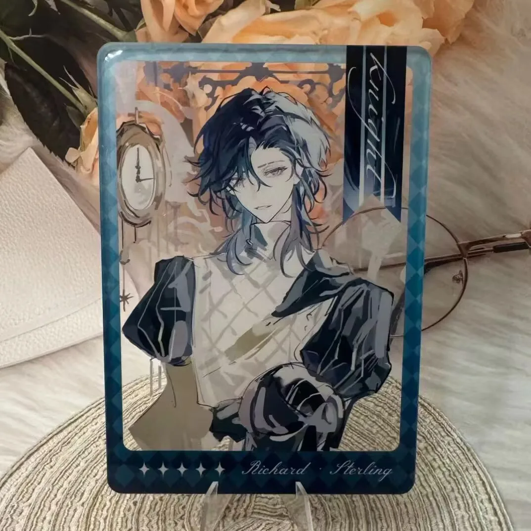 「Identity V」のアクリル製スタンディングサインと「Composer, Knight」の新しいインスタイルの装飾アイテムを囲む透明カード