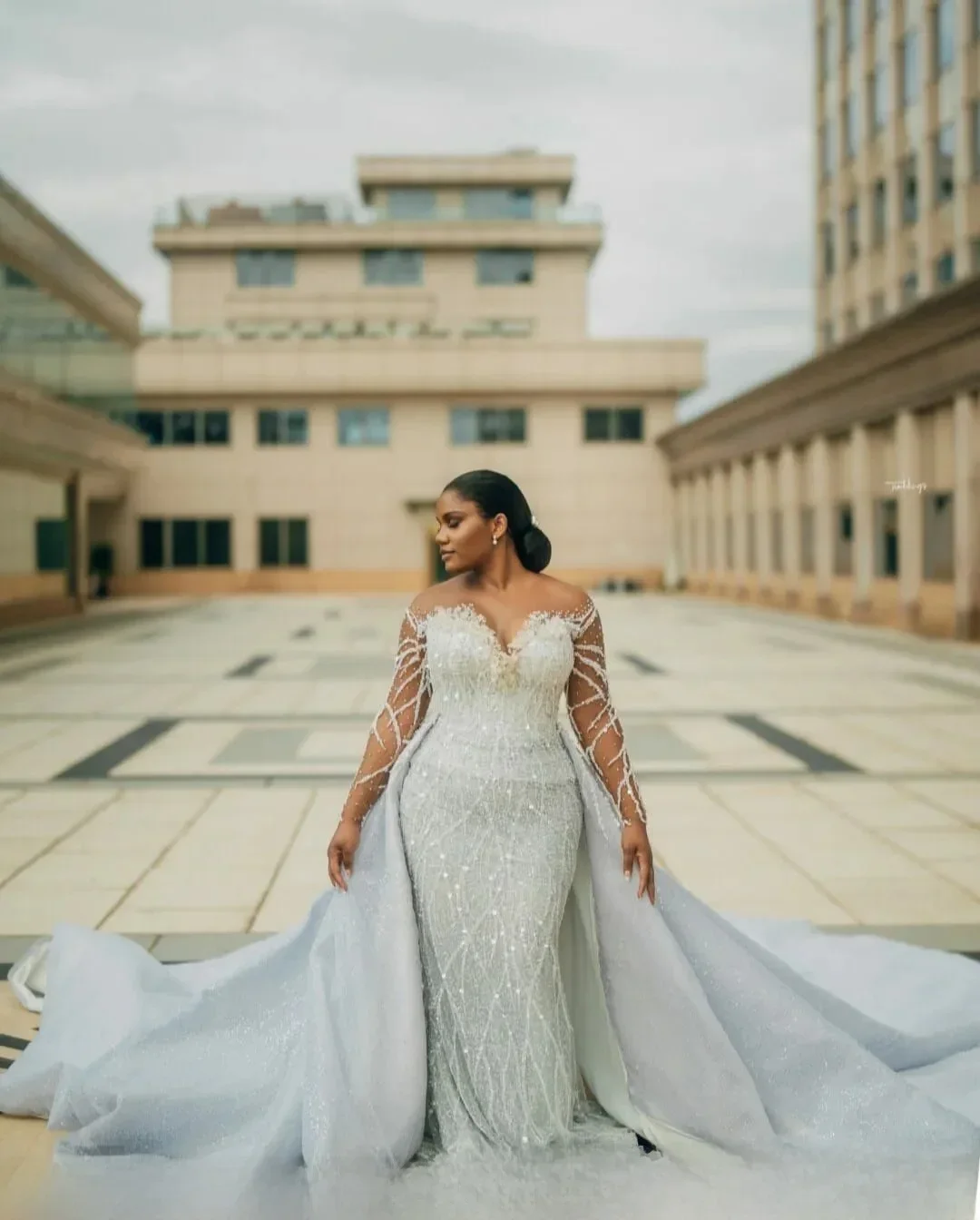 

Customized Plus Size Aso Ebi Wedding Dress Bridal Gowns For Bride African Mermaid Long Sleeves Beaded Lace Luxurious Detachable