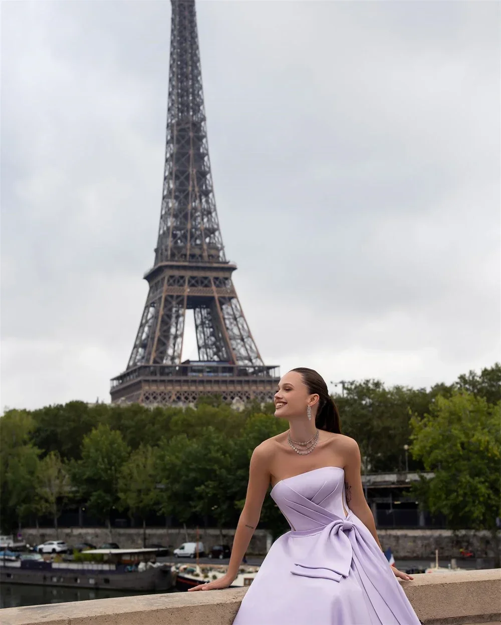 맞춤형 댄스 파티 드레스 우아한 Strapless Empire a 라인 파티 드레스 바닥 길이 민소매 새틴 셔링 정장 저녁