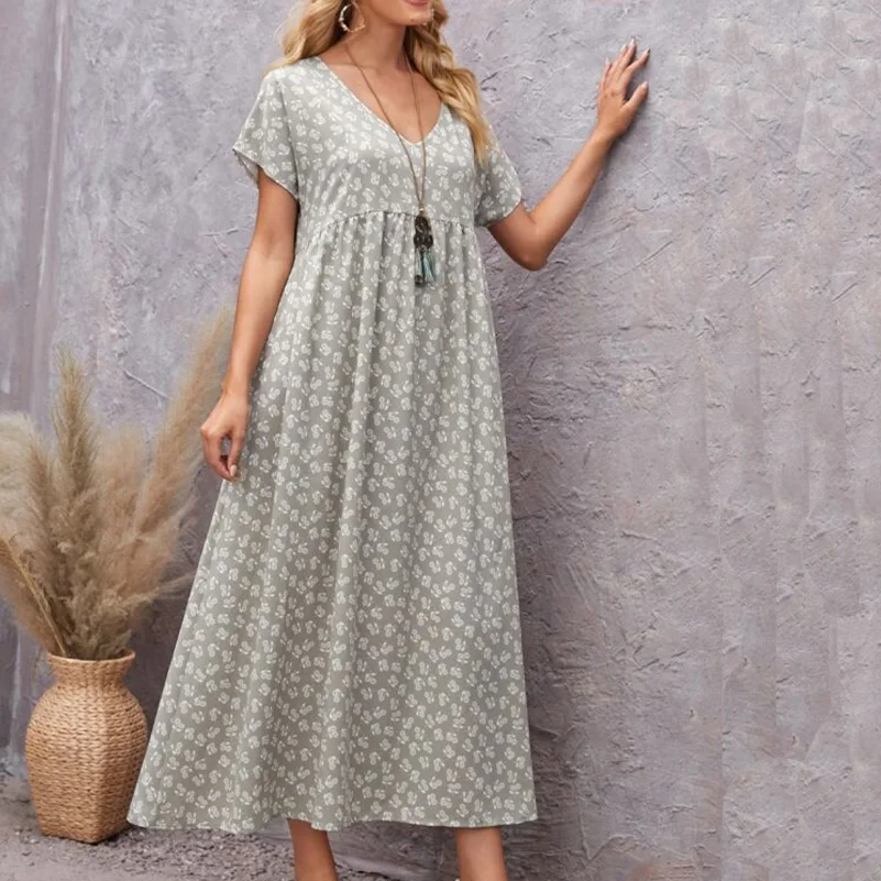 

Plus size women's printed A-line dress, casual V-neck short sleeved dress with elastic waist circumference,With pocket