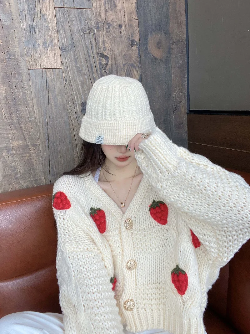 Autumn and Winter New Retro Ins Women\'s Girl Strawberry Embroidery Round Neck Loose Lazy Knit Fashion Sweater Top White Sweater