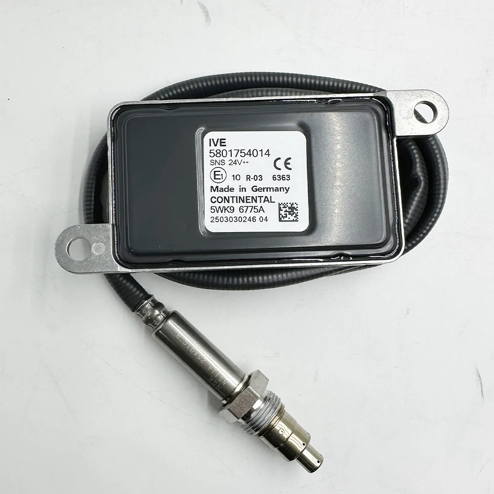 NEW 5WK96775A 5801754014 5WK9 6775A NOX Sensor Nitrogen Oxygen Sensor 24V Compatible with IVECO Truck Part High Quality Chip