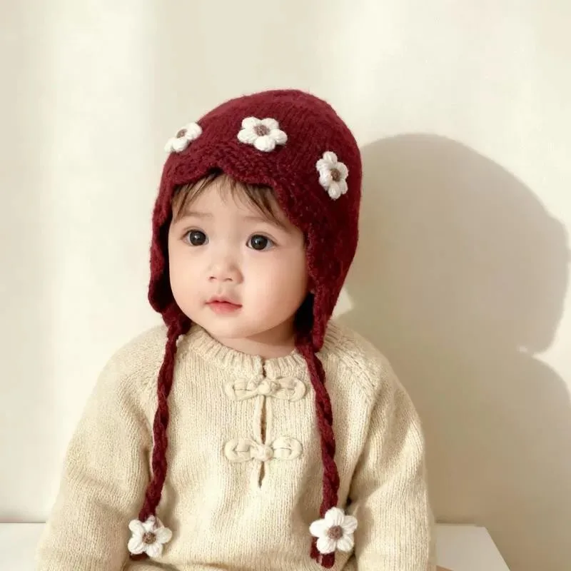 Herbst-Winter Gestrickte Babymütze Einfarbig mit Blumenmuster Winddichter Ohrenschutz Süße Mädchen Säugling Kleinkind Strickmütze – Detail 2