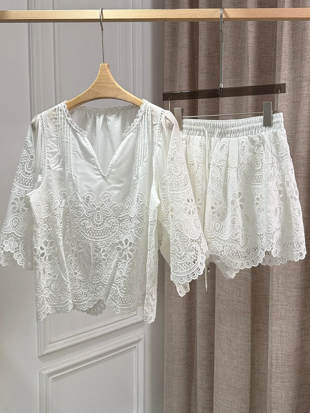 

Milan Small Town Women's Fashion Set Hollow out Wide Sleeve V-Neck Top Shorts Pure Color Suite Cotton Commute Style All Seasons