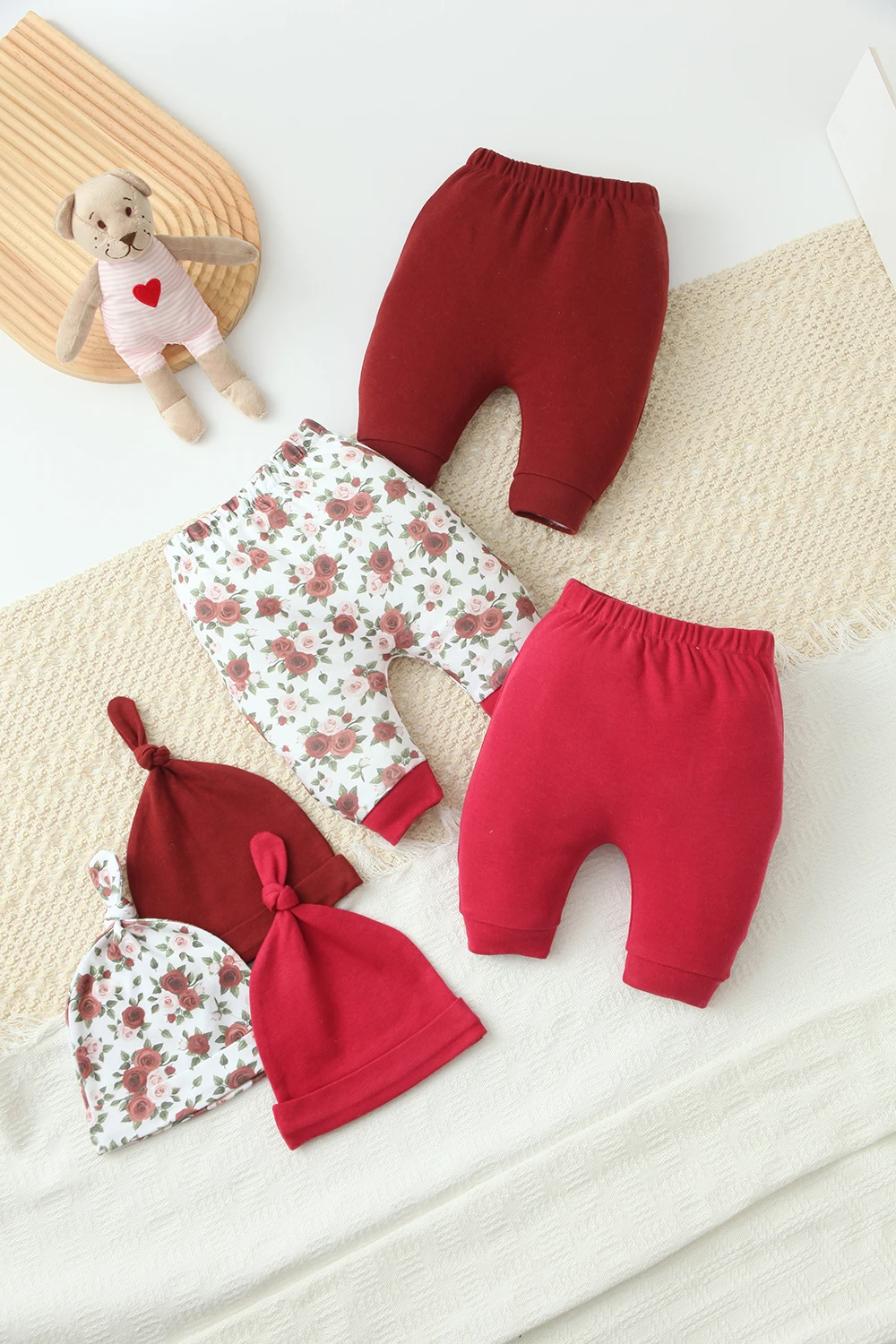 

3 Pack Soft Cotton Babies Pants with Baby Hat, Cute Floral Printed Infant Leggings for Boys and Girls, Pull-on Sweatpants