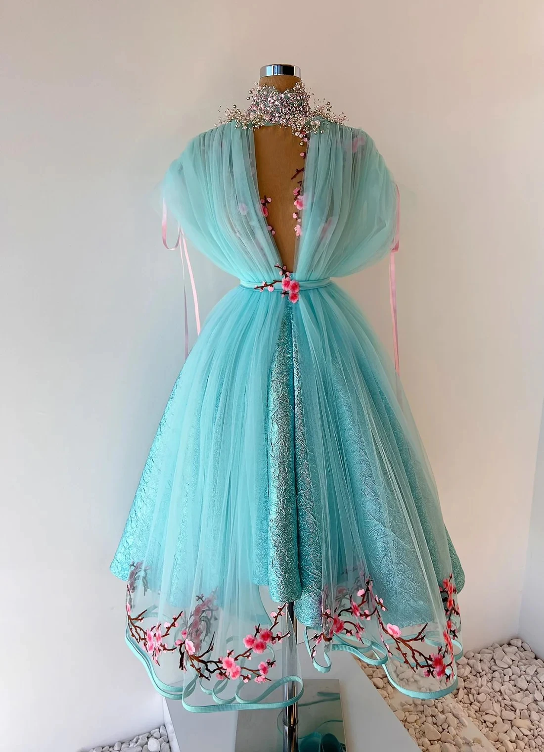 

Sky Blue Haute Couture Prom Dresses A-line V-neck Tulle Appliques Pearls Saudi Arabia Dubai Robe De Soiree Evening Dress Gown