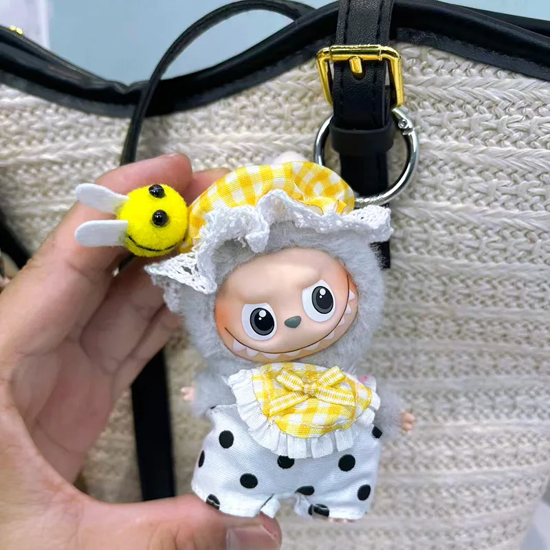 Apenas roupas labubu 4.0 10cm roupas de boneca conjunto de natal quarta geração mini labubu boneca conjunto de roupas presentes do festival sem boneca