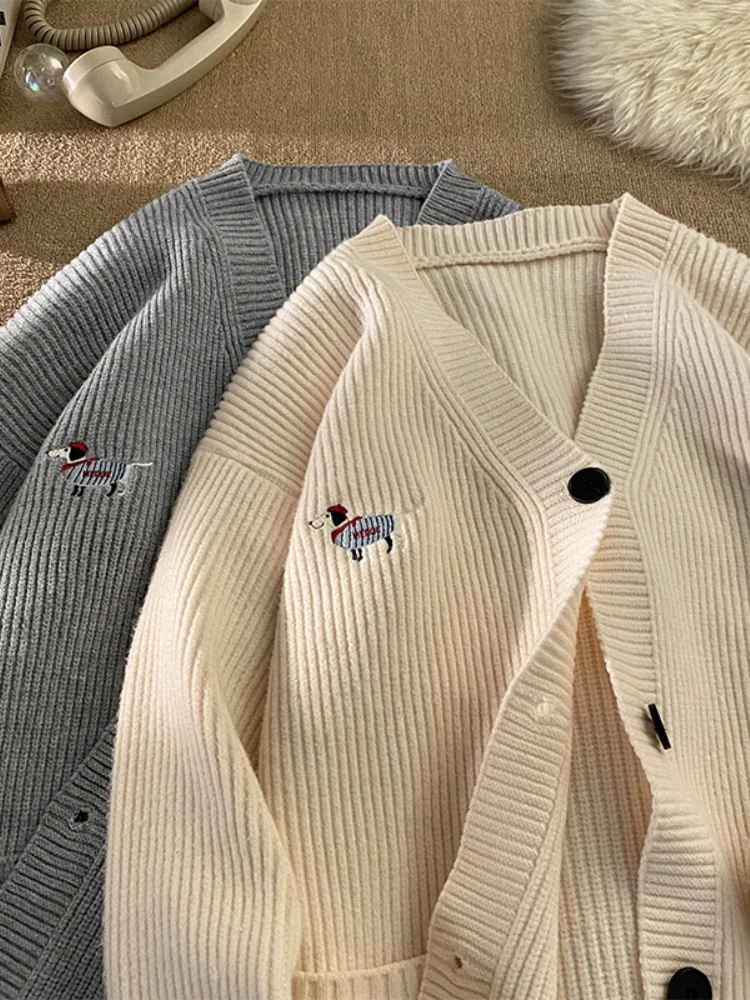 

Мужской вязаный кардиган свободного кроя с V-образным вырезом и вышивкой, осенне-зимний, повседневный, удобный, из мягкой ткани, с длинными рукавами