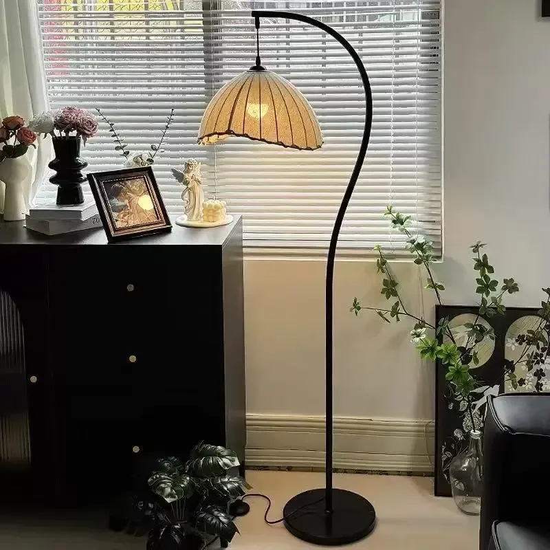 Retro Curved Wrought Iron LED Floor Lamp Modern Luxury Adjustable Height High End Atmosphere Standing Light for Living Room