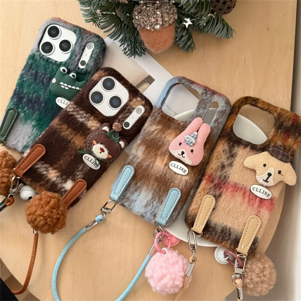 

Модный чехол для телефона с 3D милым животным и плюшевым клетчатым узором для iPhone 17 Pro 16 15 Pro Max 13 14 Pro с ремешком на руку, мультяшный C