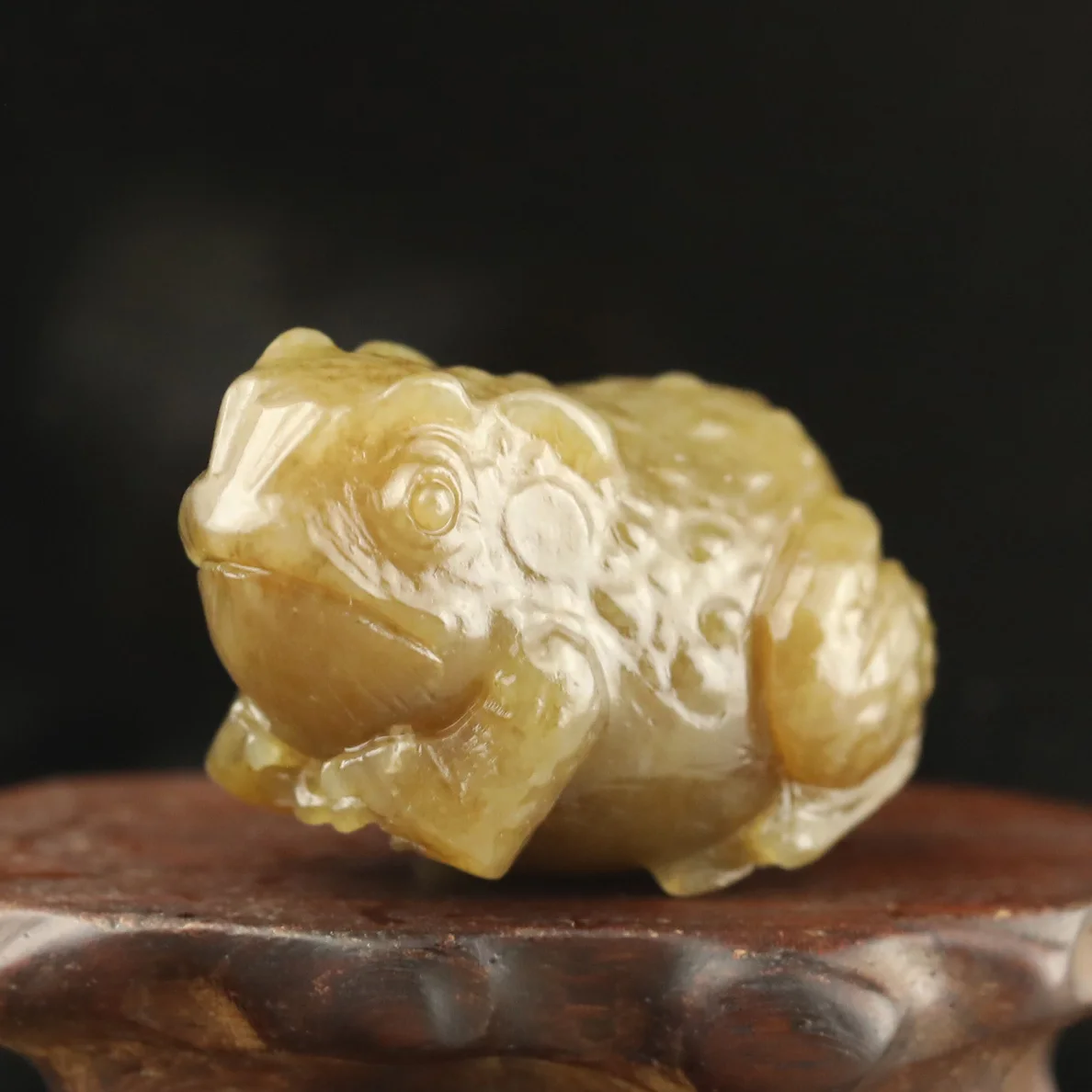 China natural hetian jade hand carved statue frog pendant j