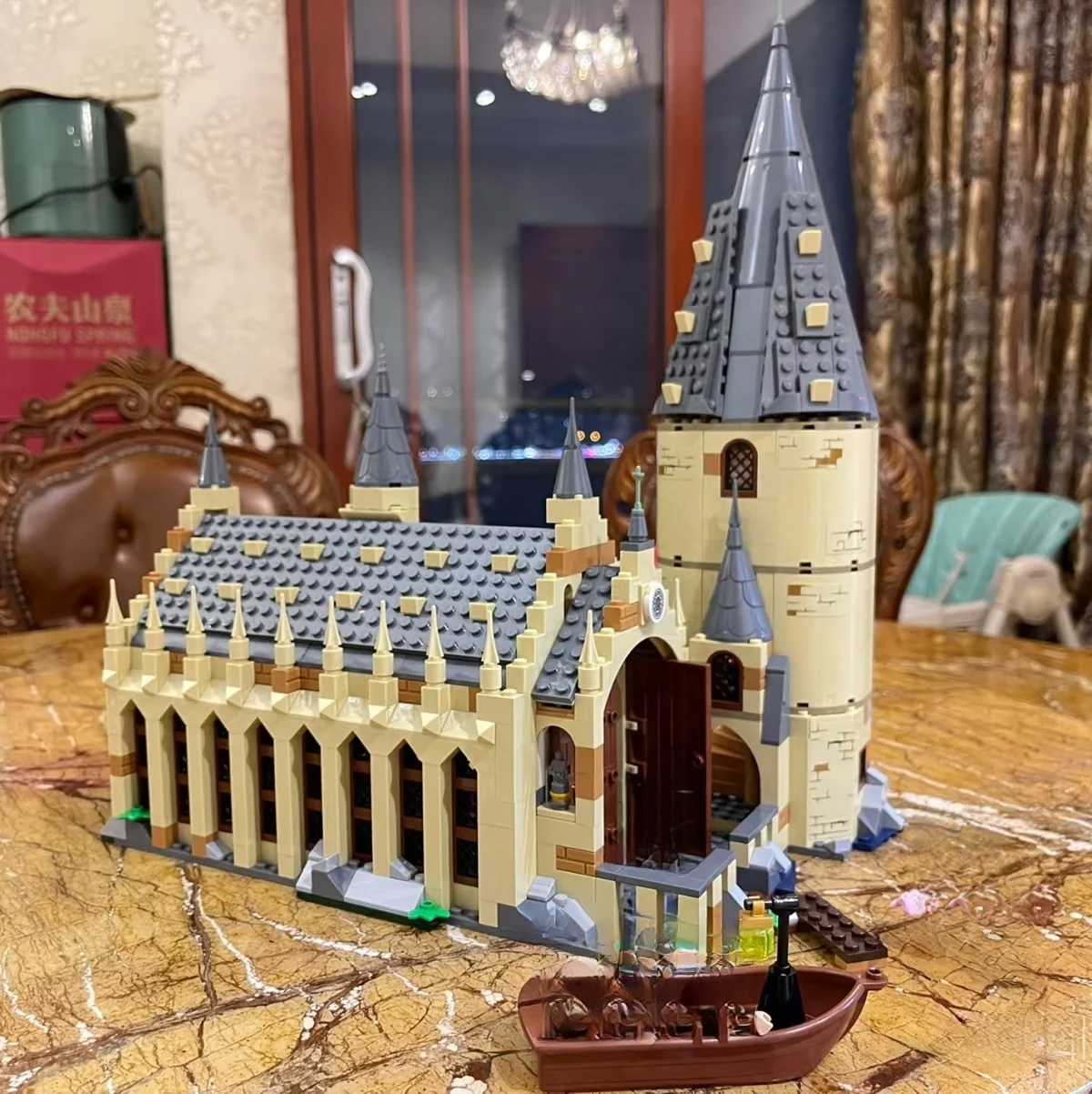 

Горячие продажи В НАЛИЧИИ Great Hall Castle Building, совместимые 75954, модель DIY, блоки, кирпичи, фильм, Рождество, Хэллоуин, подарок на день рождения