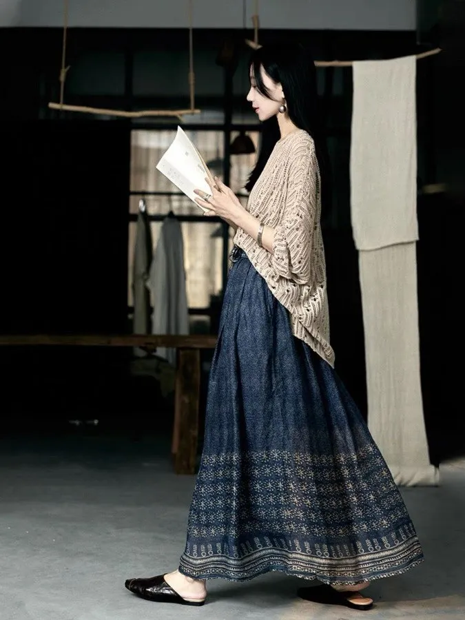 กระโปรงผ้าไหมทัสซาห์พิมพ์ลายสีน้ำเงินสไตล์ศิลปะชาติพันธุ์ ฤดูร้อน 2025 ทรงเอไลน์ ความยาวปานกลาง ผ้าสองชั้น