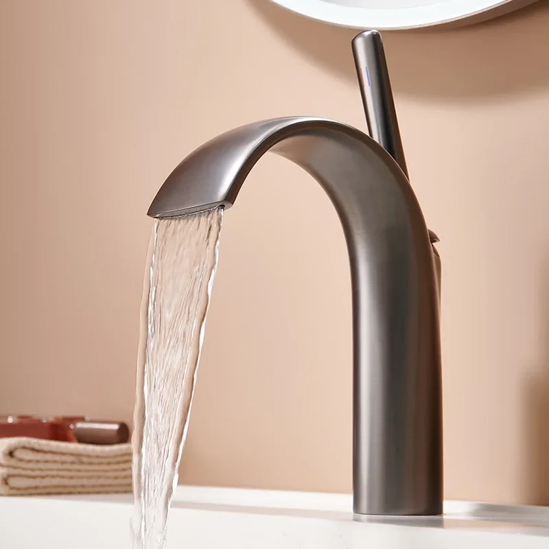 Keran wastafel kamar mandi tembaga murni kreatif untuk air panas dan dingin, keran air terjun untuk wastafel kabinet MT2526