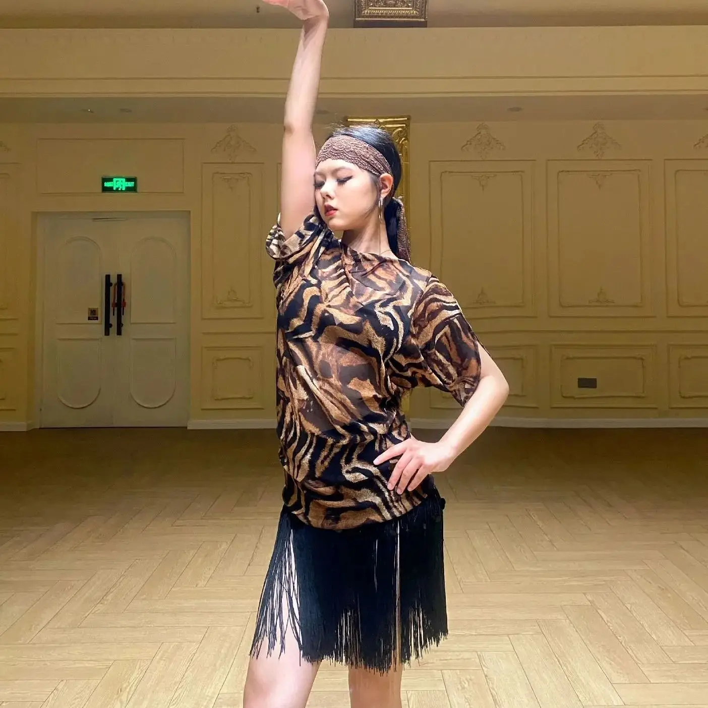 Vêtements de danse latine léopard imprimé ample maille dos nu Smock haut Chacha Rumba Tango Latin danse de salon Costumes porter DN21020