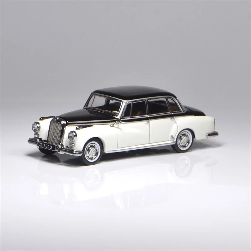 GFCC 1:64 300D متحف أسود فضي / أبيض دييكاست نموذج سيارة #5