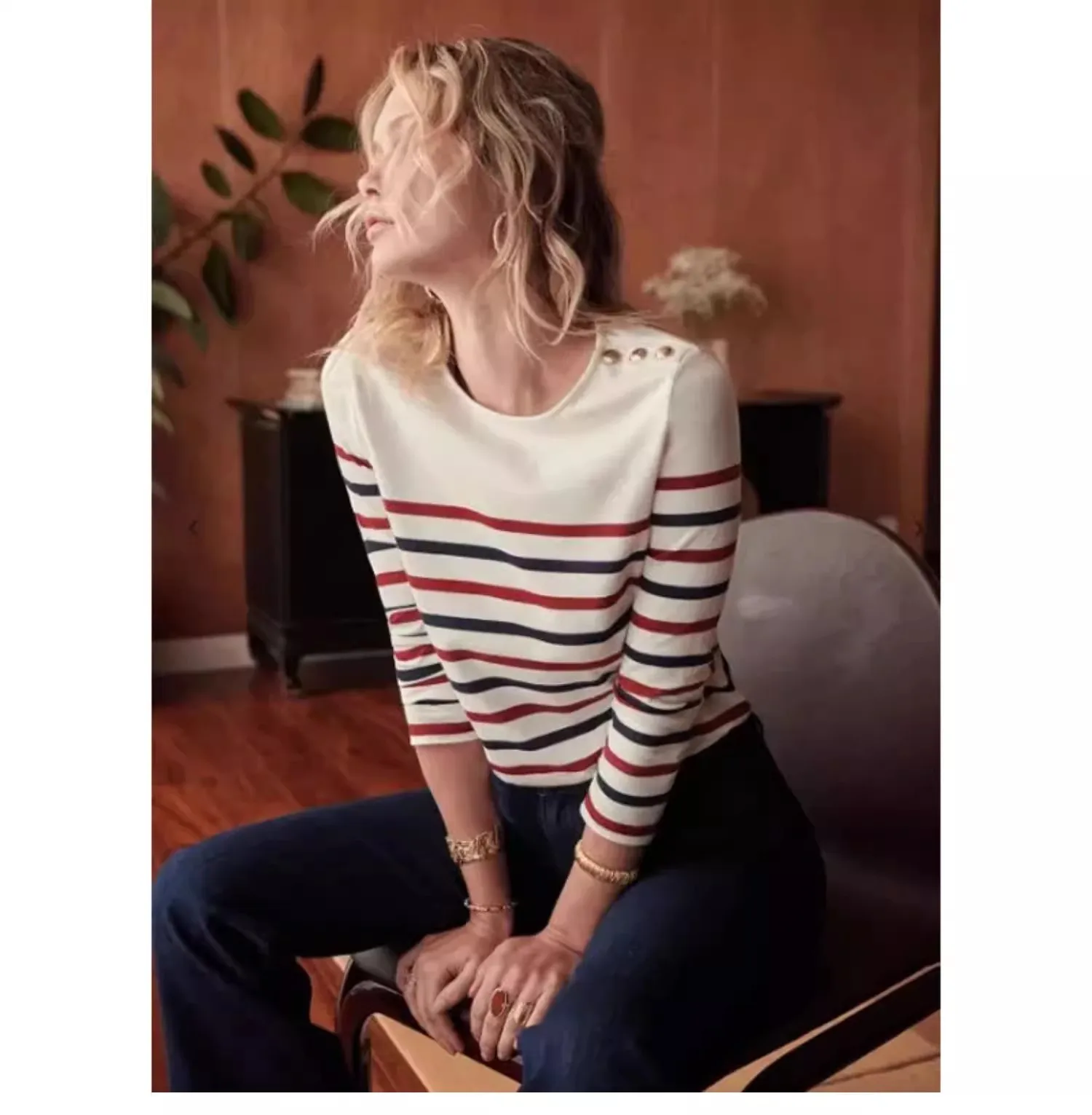 

Shoulder Button Decorative Stripesd Long-Sleeved Round Neck T-Shirt for Women Abe