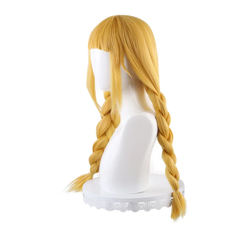 Party-goer Zhuge Kongming in een cosplay van Tsukimi Eiko met een pluizig gevlochten kapsel Tsukimi Eiko pruiklook