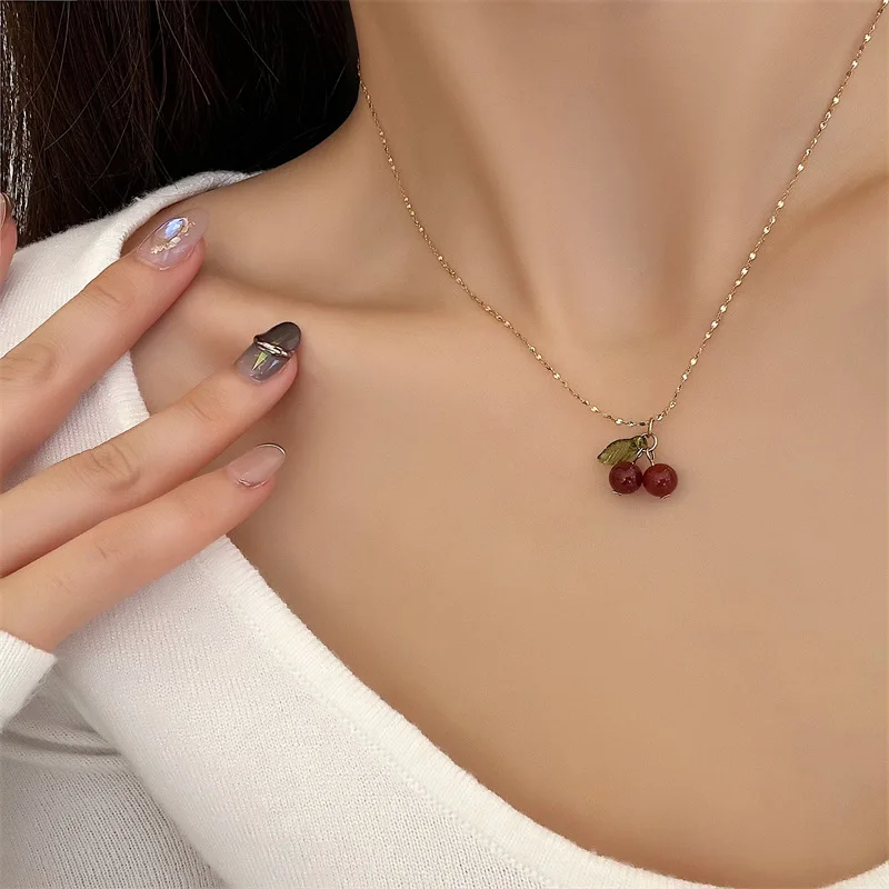 Handmade Carnelian Cherry Fruit Pendant Necklace Gypsophila Clavicle Chain for Women Stainless Steel 18k Gold Plated Jewelry