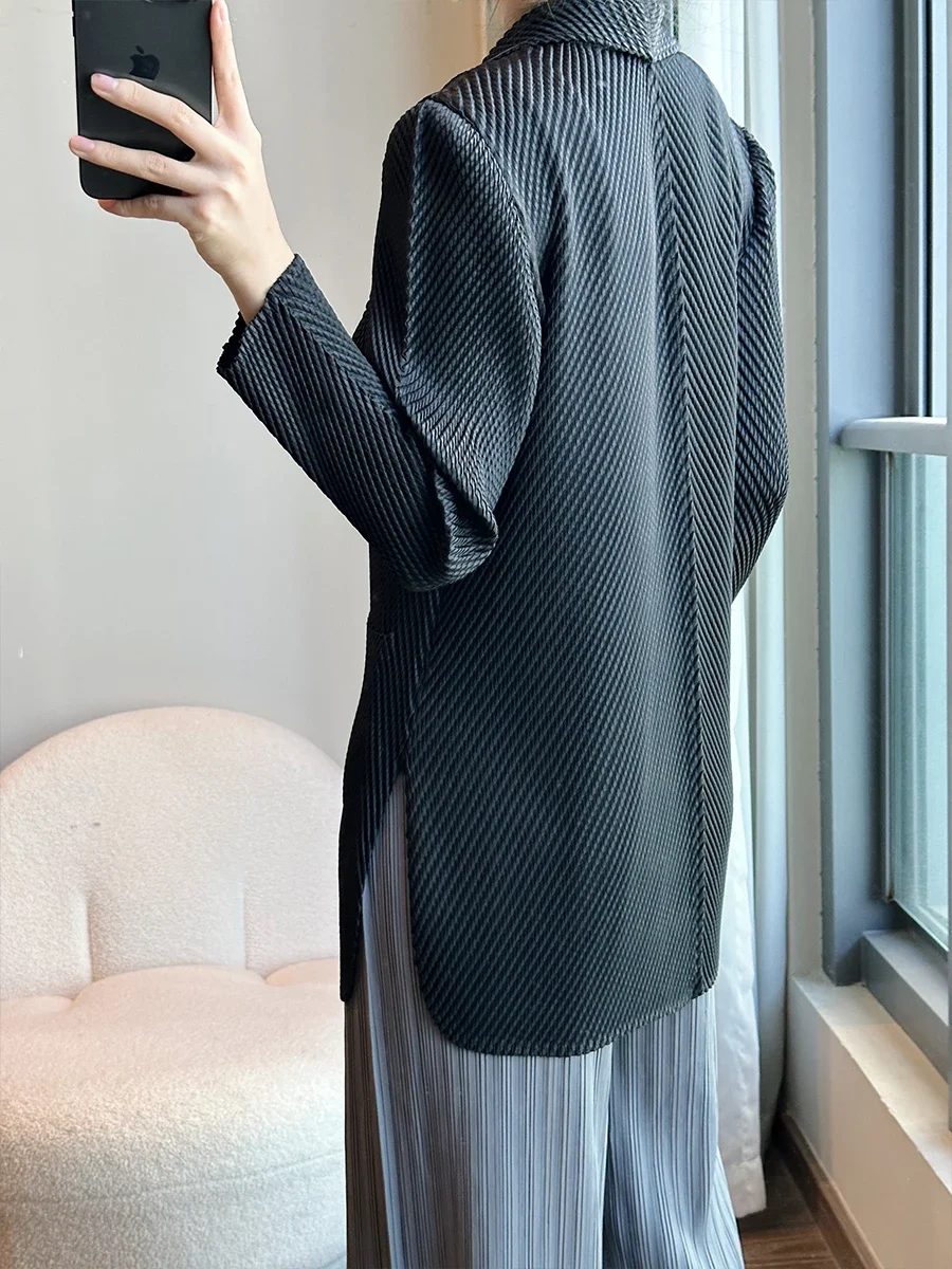 مياكي مطوي 2025 صيف جديد مقياس السمك مطوي السترة الإناث Sunbrella موضة عادية تنوعا طويلة الأكمام رقيقة قميص