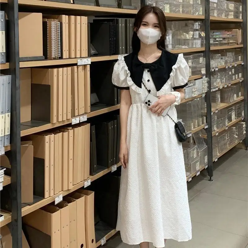 

2023 Summer Korean Youth Sweet Academy Style Doll Neck Dress with Retro and Unique Waist Shrinking Slim Mid length Dress