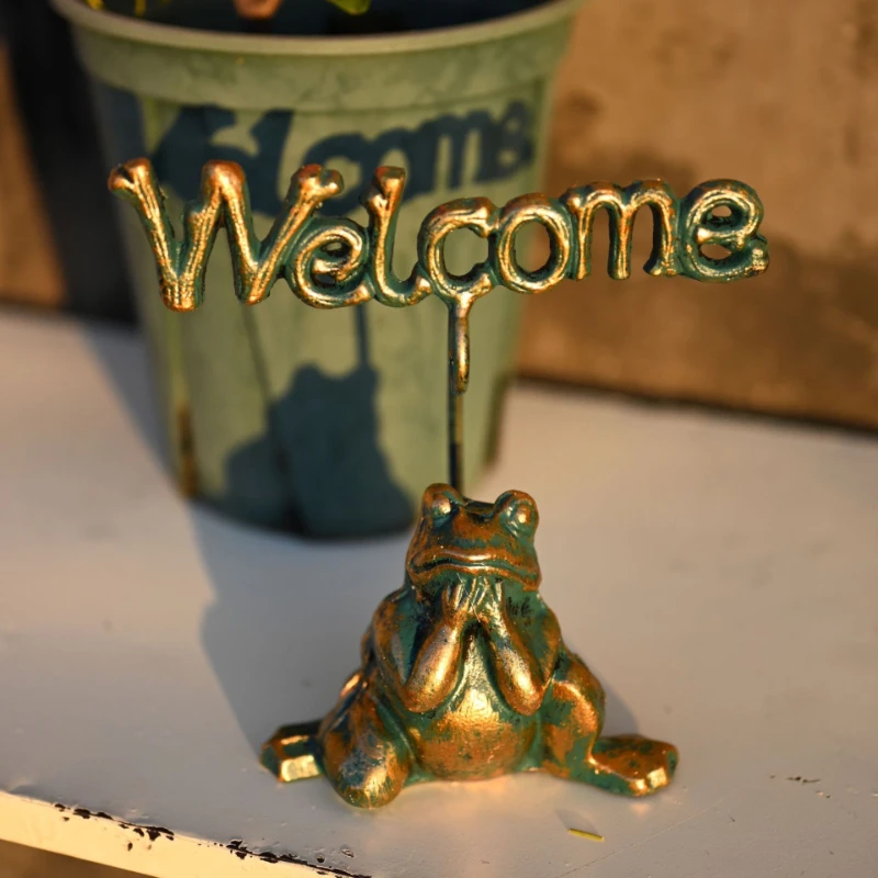 Vintage Cast Iron Frog Figurine for Outdoor Creative Garden Art Ornament Decorative Statue for Yard Rustic Home Decor Sculpture