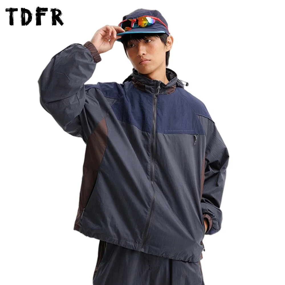 Patchwork Cargo Jacket Mens Autumn Removable Hat Safari Style Loose Long Sleeve Drawstring Hem Windbreaker Man