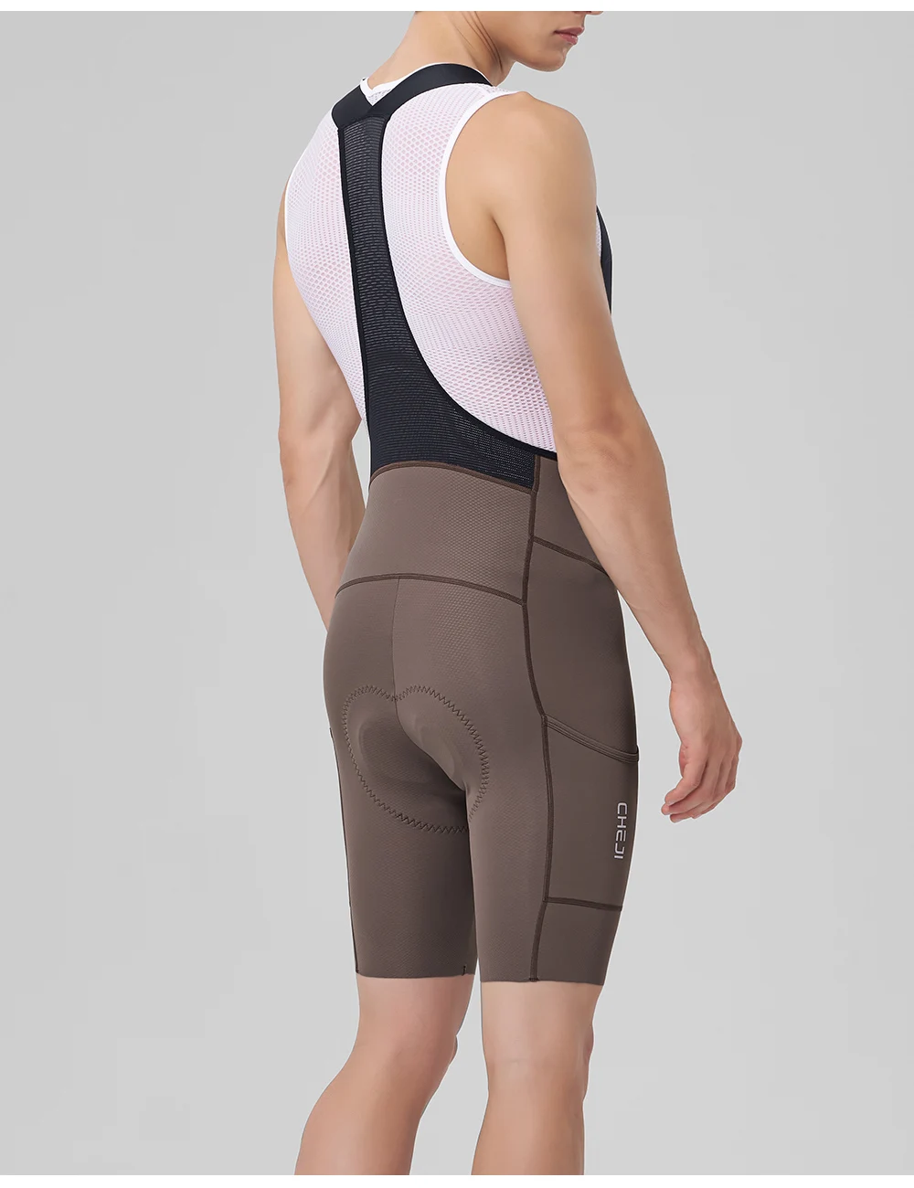 CHEJI Herren Radsport-Trägerhose mit Seitentaschen, nahtlosen, rutschfesten Beinmanschetten, gepolstert für 7 Stunden Fahrt auf Straßen- und MTB-Fahrrädern. – Detail 22