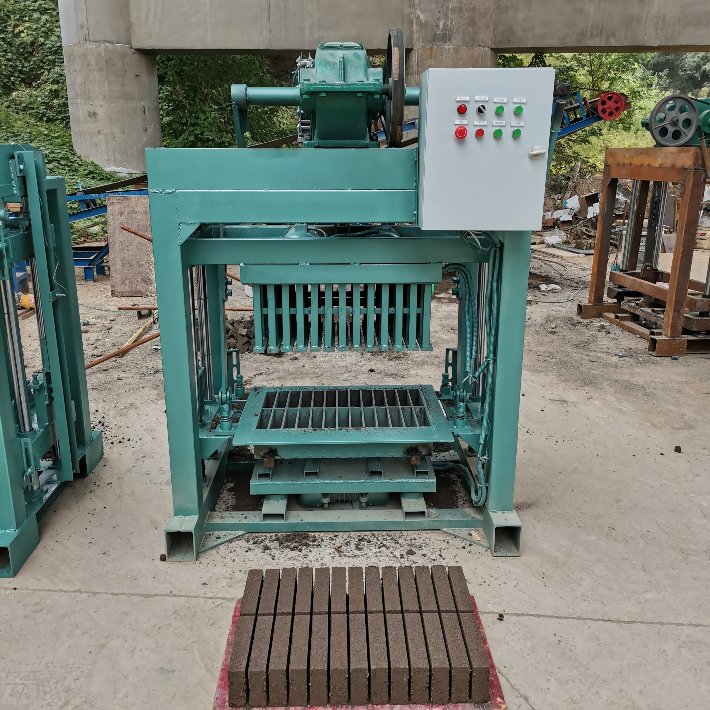 Small Manual Brick Making Machine for Self-Build Projects