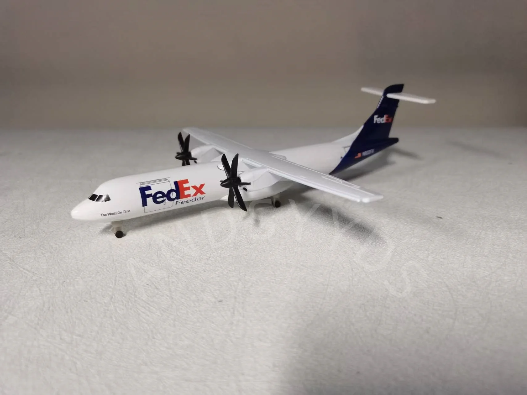 دييكاست الطائرات فيديكس ATR سبيكة المواد المعدنية 20 سنتيمتر نموذج طائرة مع عجلة الهبوط التروس طائرة لعشاق الطيران هدية #2