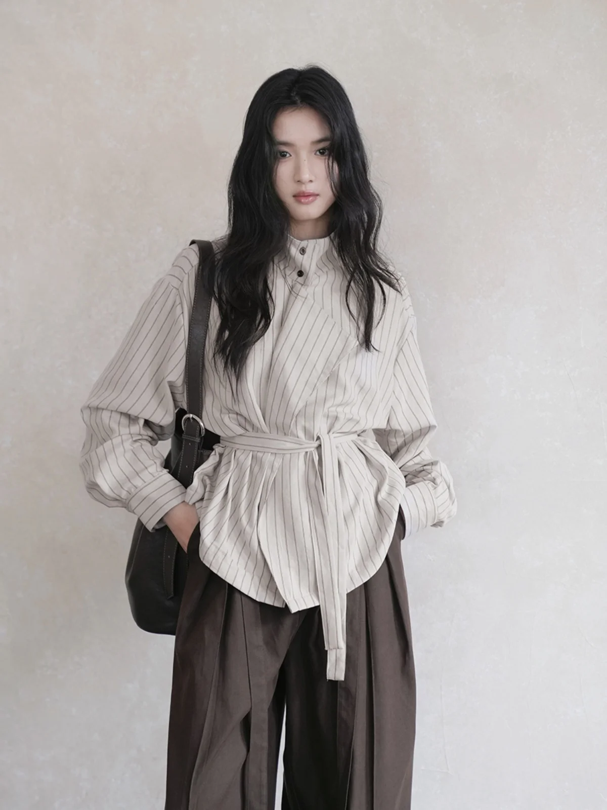 

Женская свободная рубашка в полоску с высоким воротником, на пуговицах, в корейском стиле, для повседневной носки, дышащая, из полиэфирного волокна, с длинным рукавом