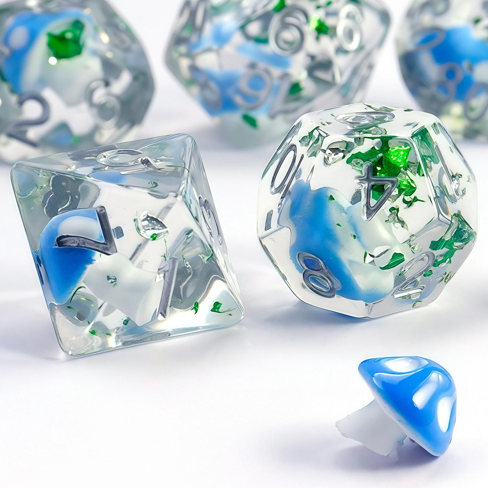 

Набор из 7 предметов для настольной игры, полимерные игральные кости — гриб в обертке с сердечником, инкрустированный мультяшным рисунком и милым питомцем, подарок для геймеров