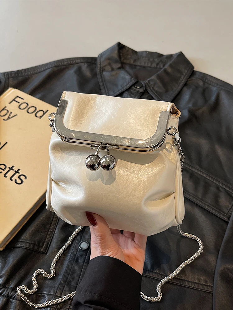 

Silver Fashionable Ladies Shoulder Bag 2026 New Style High-End Feel Unique Chain Crossbody Phone Bag Soft Neutral Modern Bran...