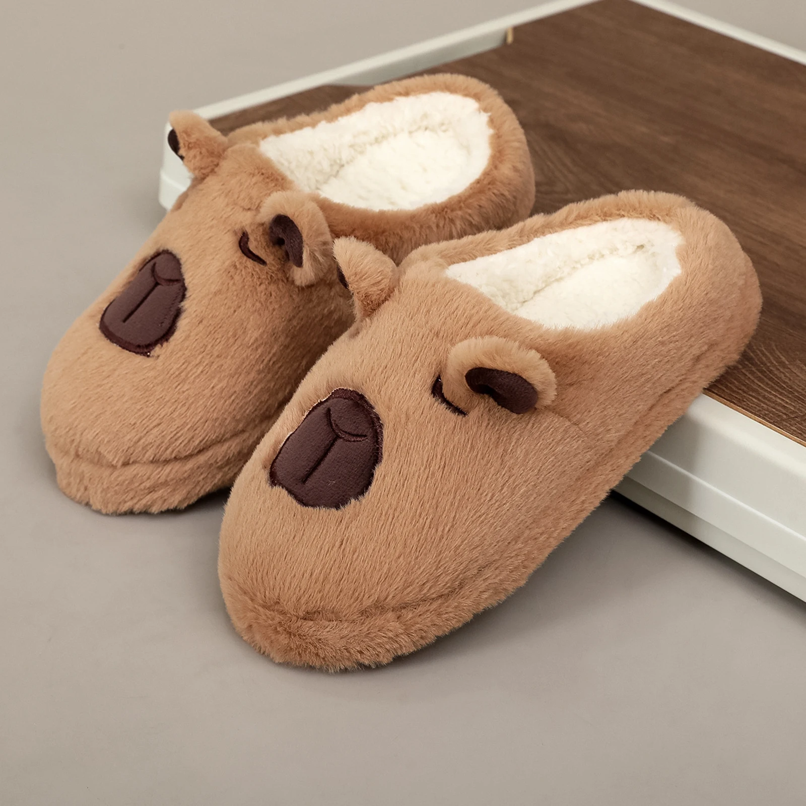 

Capybara Flat Thermal Slippers Anti Slip Comfortable Furry Slippers Thick-Soled Warm Slip-On House Shoes for Men Women