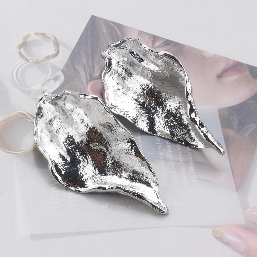 2026 New Vintage Punk Golden Irregular Twisted Metal Earrings Women Indian Statement Hip Hop Rock Earrings Lady Jewelry
