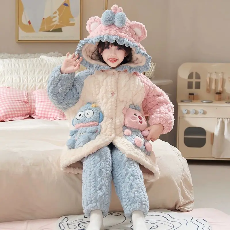 

Новинка 2023 года, 2 шт., осенне-зимние пижамы Sanrio для девочек, трехслойная хлопковая утепленная детская коралловая бархатная зимняя домашняя одежда для девочек