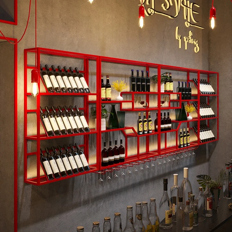 ชั้นวางไวน์ติดผนังสไตล์อินดัสเทรียล พร้อมไฟส่องสว่าง ดีไซน์สร้างสรรค์จากเหล็กดัดแกะสลัก เหมาะสำหรับร้านอาหาร บาร์ หรือสถานบันเทิง