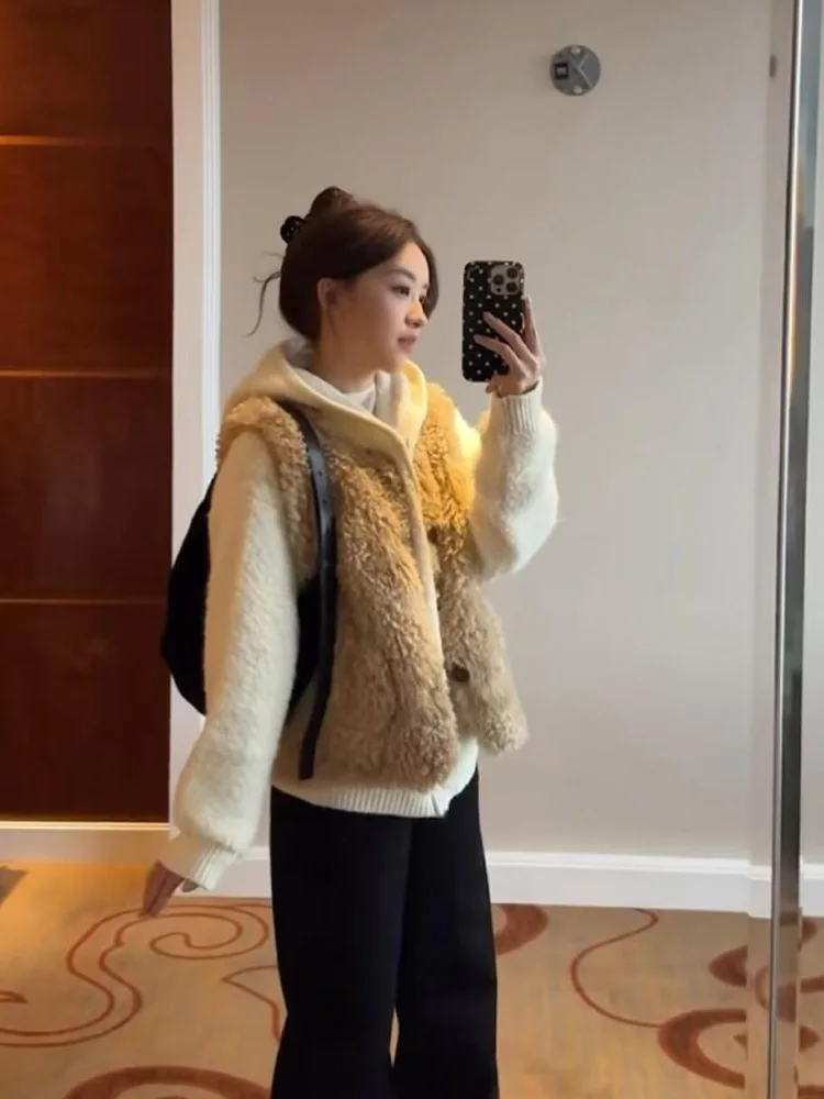 Korean Sle Faionable Lamb Fur Svel Vest Women's Autumn Winter Loose Age-Defng oulder Pad Vest Trendy Single-Bre...