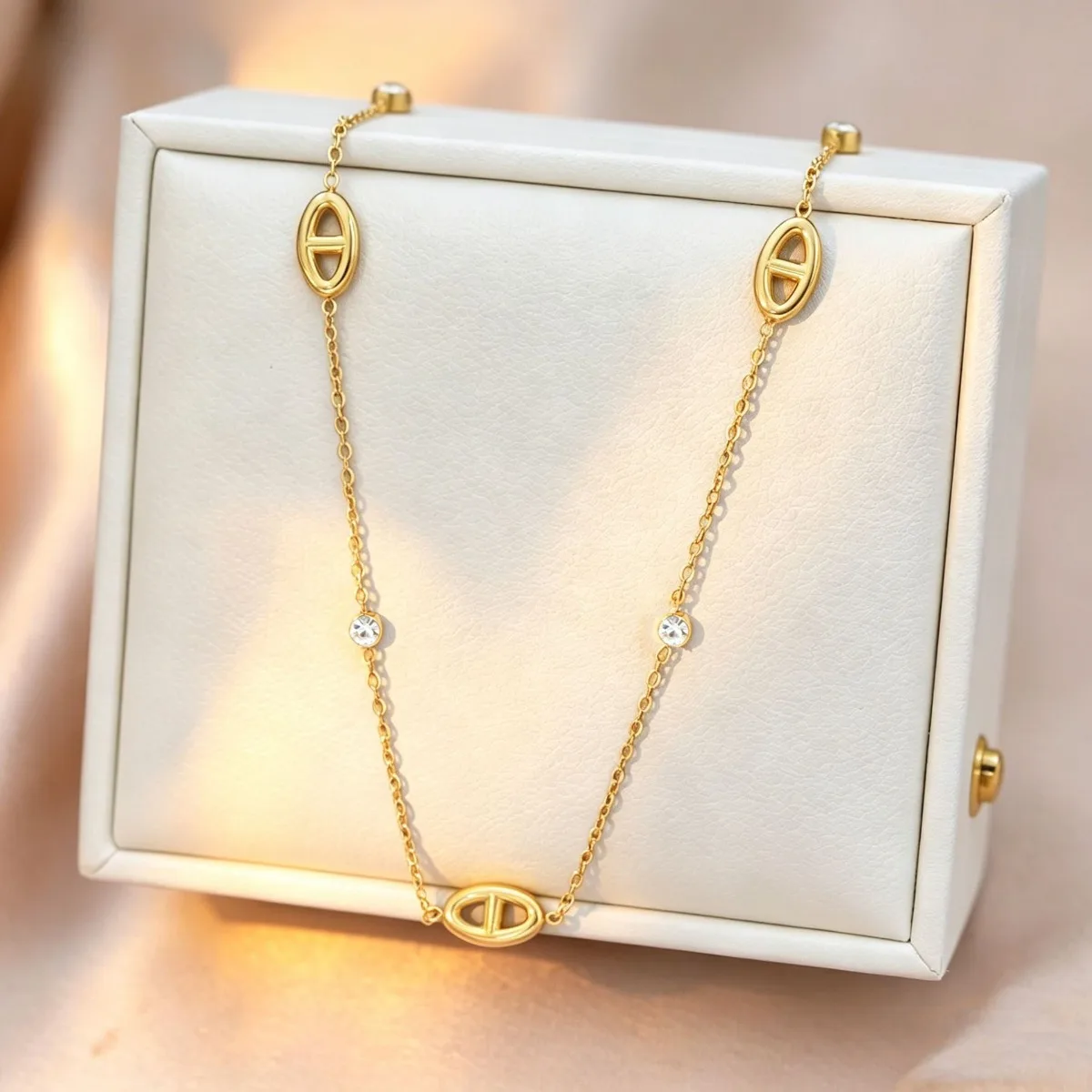 Französischer Minimalistischer Halskette im Pig-Nose-Stil mit Weißem Zirkon, Edelstahl-Damenschmuck, Elegante Collier-Kette – Detail 5
