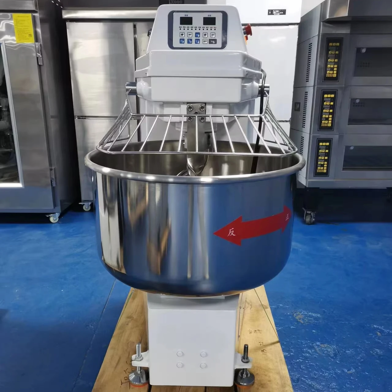 

Spiral Mixer Heavy-duty Stainless Steel Body Driven By A Core Motor Suitable For Small And Medium-sized Baking Workshops