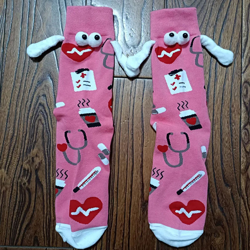 2025 جديد الطبية نمط المغناطيس الجوارب ممرضة يوم الاحتفال القطن منتصف العجل الجوارب اليد عقد تصميم امتصاص العرق للجنسين