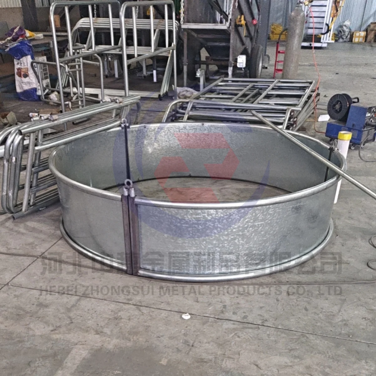 

Gold Seller Durable Metal Round Hay Bale Feeder Horse Feeder Galvanized Hay Feeder for Cattle