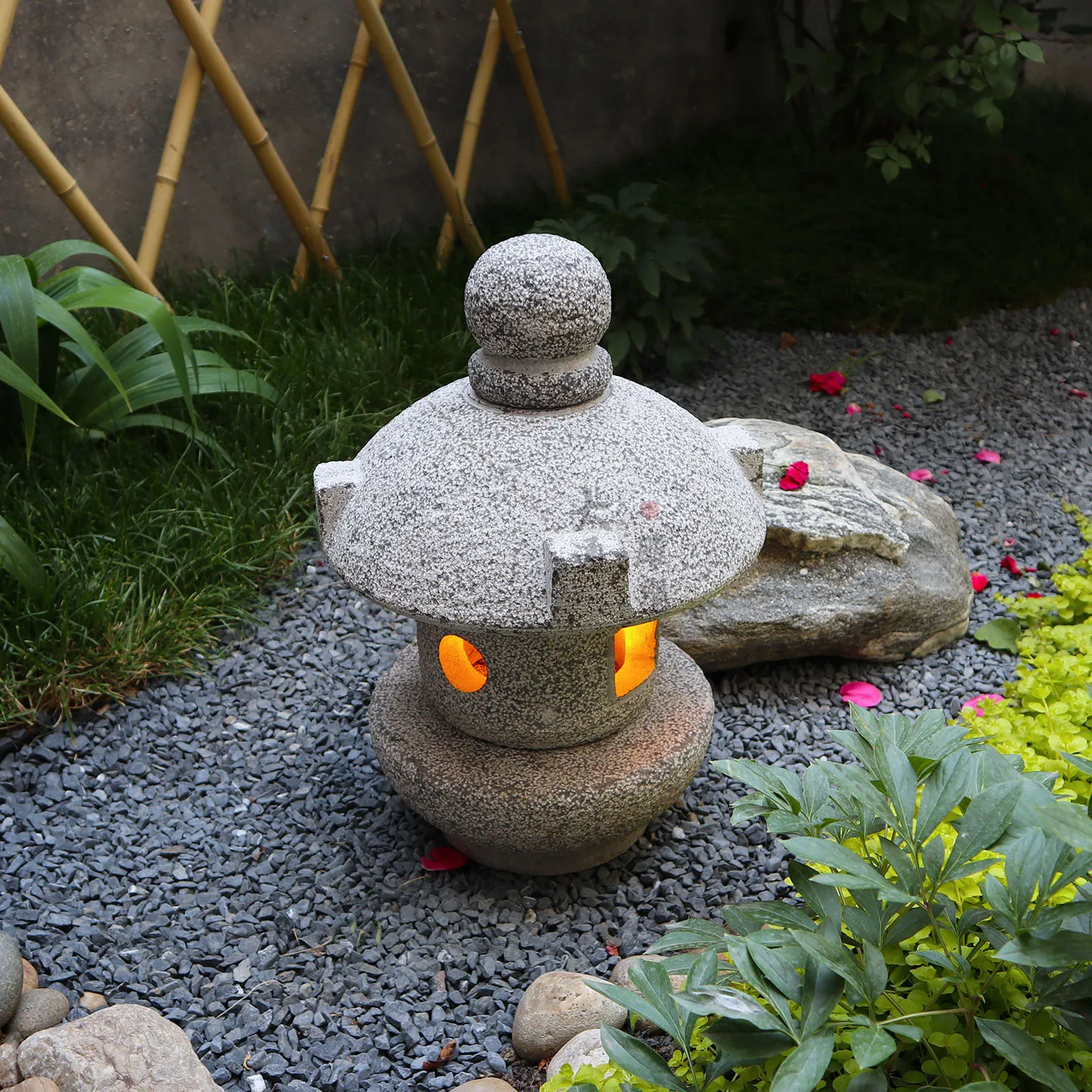 Stone lantern courtyard Japanese antique solar energized blue outdoor garden landscaping stone lamp decorative