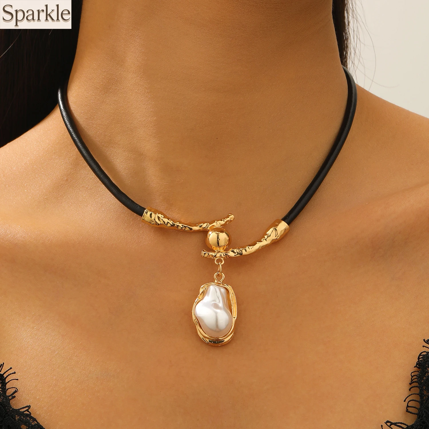 

Retro Irregular Colorful Baroque Pearl Pendant Autumn Winter Leather Necklace Women's Unique Personality Jewelry Accessory