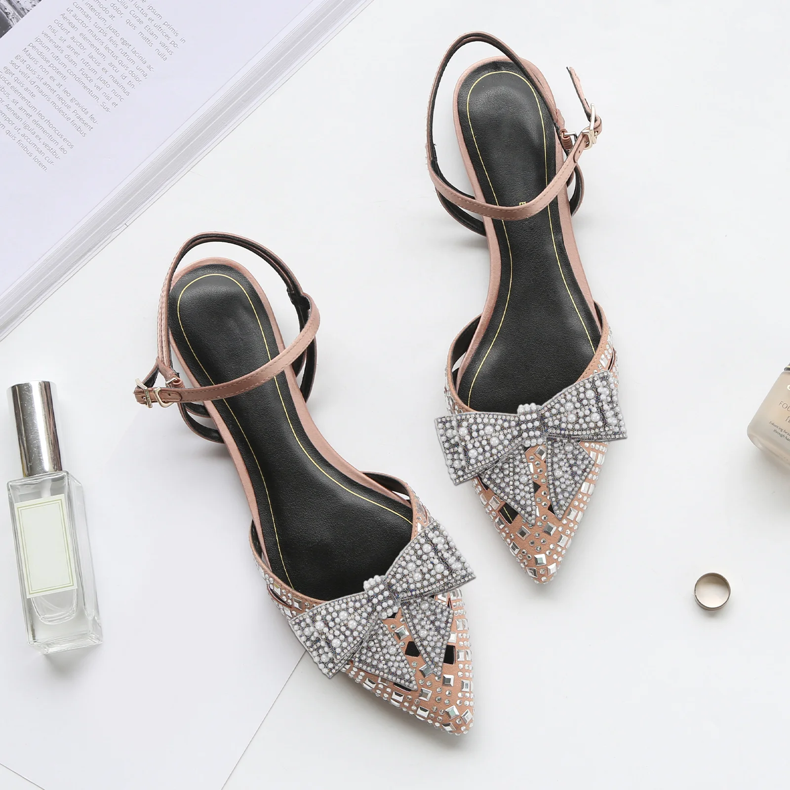 

2Pcs Rhinestone Faux Pearl Bridal Shoe Clips Bowknot Charms for Wedding High Heels Dress Shoe Accessories Shoes Decoration